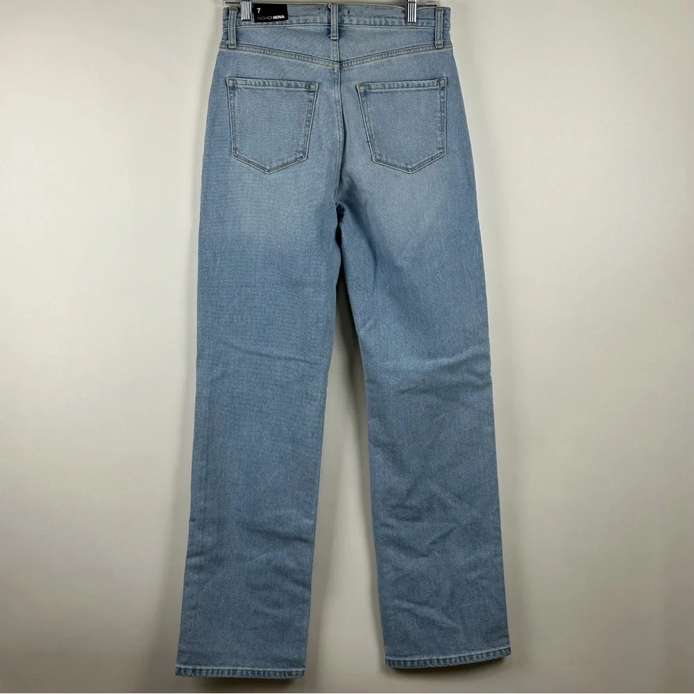 Fashion Nova Women's Light Wash Straight Leg Jeans